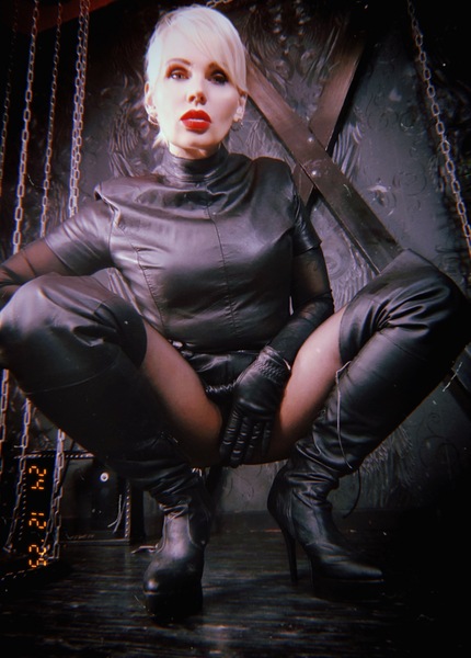 Foto von Mistress Helen Bates