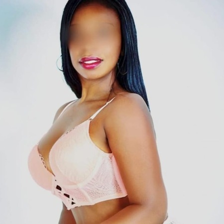 Regina im Club Purple, Trier