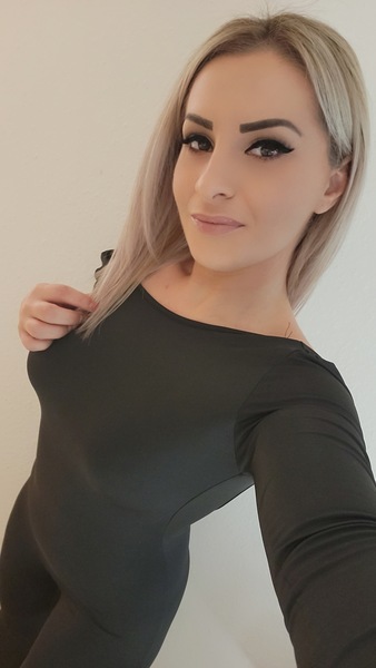 Foto von Carina - klein 1,45m  Squ*rting , süß und zärtlich