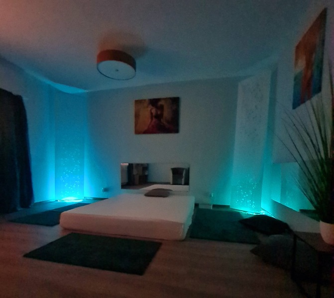 Foto von jetzt mit 3 NEUEN GIRLS (18+) - Iris Massagestudio -