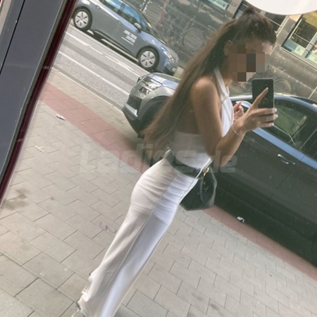 Ariana Deutsch Latina, Hamburg City