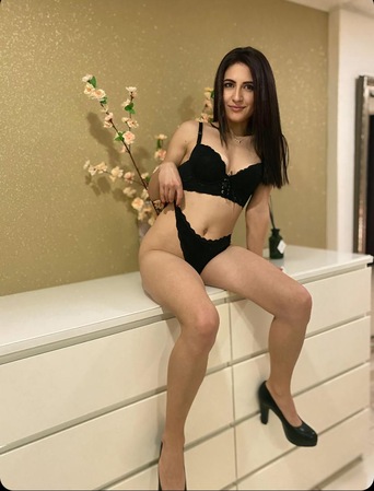 ALICIA 24J. NEU 100% korrekt + sauber ganz Privat, Lübeck