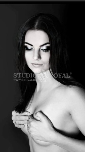 Foto von Meli im Studio Royal
