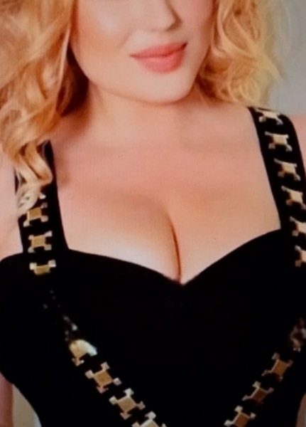 Foto von Alissa GANZ NEU