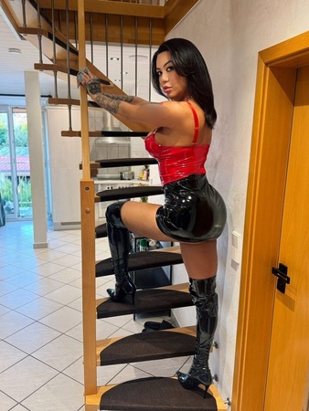 Ts Sara Louise, Gera