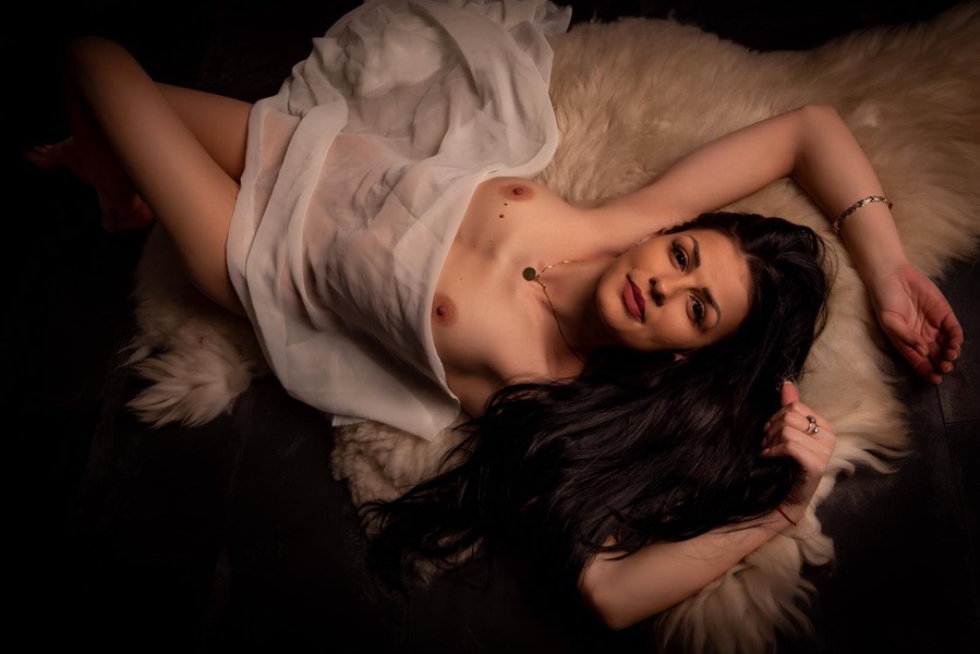 Foto von ELLA  mega  hot mit 100 % original Bilder