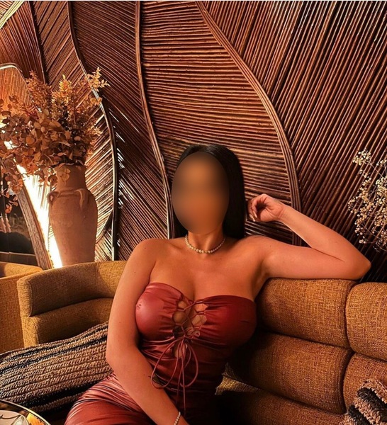Esra NUR HAUS-/ HOTELBESUCHE – Dusseldorf photo 2