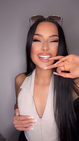 Foto von Versa*te Emilia deutsch und 100% echt