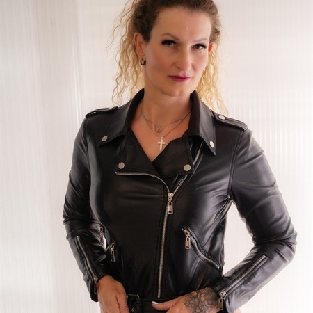 <img src="https://static.ladies-cdn.de/ladies/images/static-cdn/ladies-stars/img/ladies-stars-logo-icon.svg" class="starsContentIcon" />Deutsche Blondine, Nürtingen