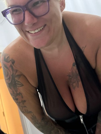 Deutsche Hausfrau gibt dir R*mm*ng und mehr!, München