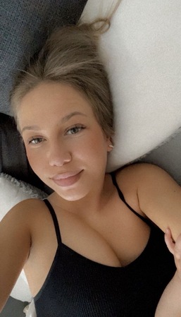 Deutsche Laura 24J., Köln