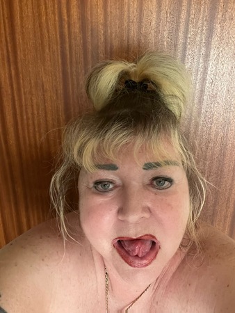 Molly Angie, Halle (Saale)