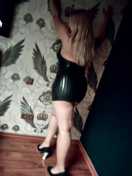 Julia im Haus Armor – Koblenz photo 2