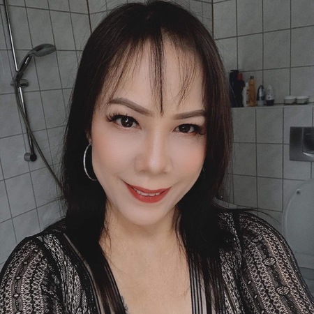 <img src="https://static.ladies-cdn.de/ladies/images/static-cdn/ladies-stars/img/ladies-stars-logo-icon.svg" class="starsContentIcon" />Thai Lilly, Ganz neu!, Rodgau