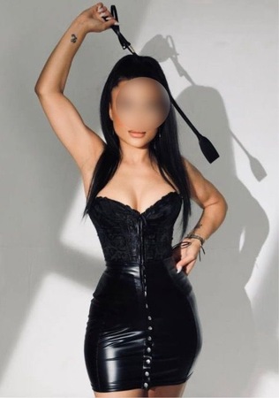 Leyla, Trier