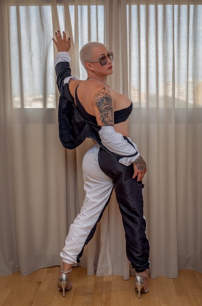 Foto von Aghata Ferraro Top Trans