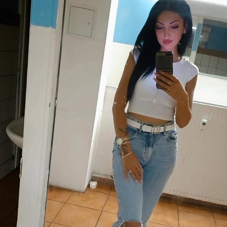 Emanuela Dominant, Celle