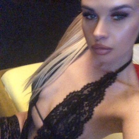 ANASTASIA NUR BESUCHBAR, München