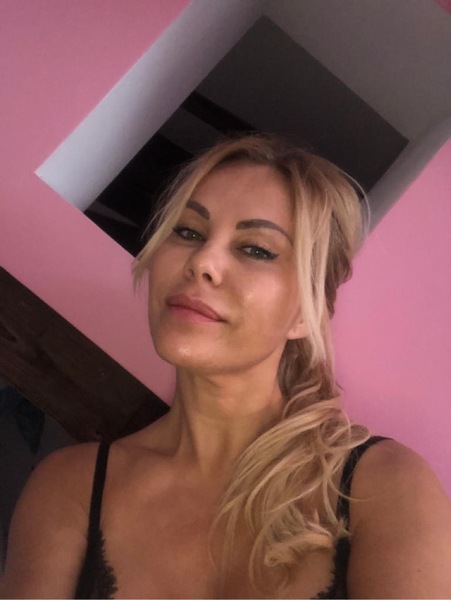 Foto von Cora blond