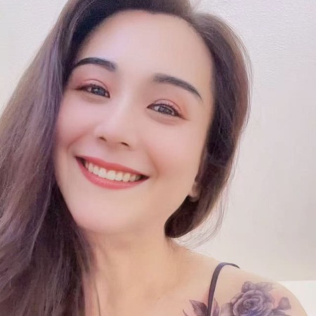 Asiatin Angela Av