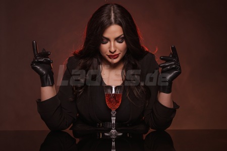 Domina Miya Amanda Nyx im Institut Malbert, Dortmund