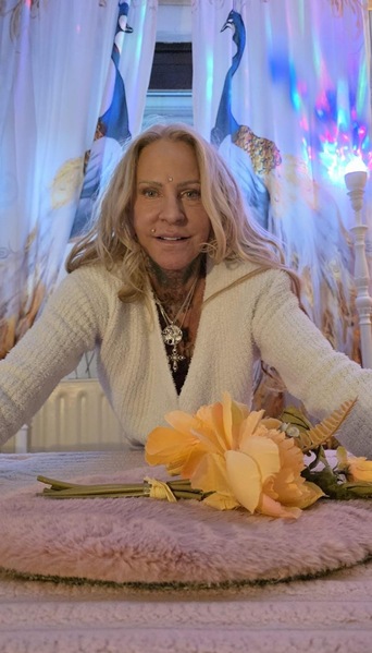 Foto von *Sarah, Königin der Lingam*