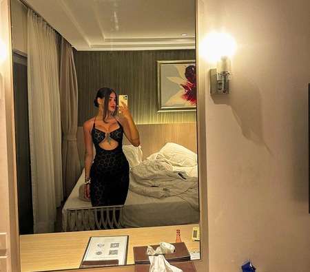 Mia D**PTHR**T, Essen