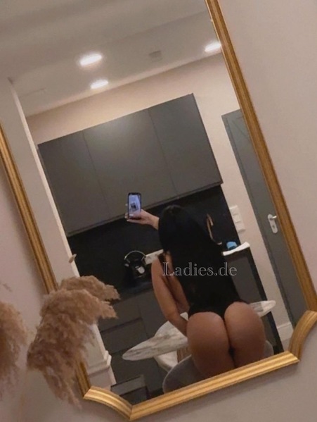 Foto von Leyla Queen of Squ*rting & Dominant!