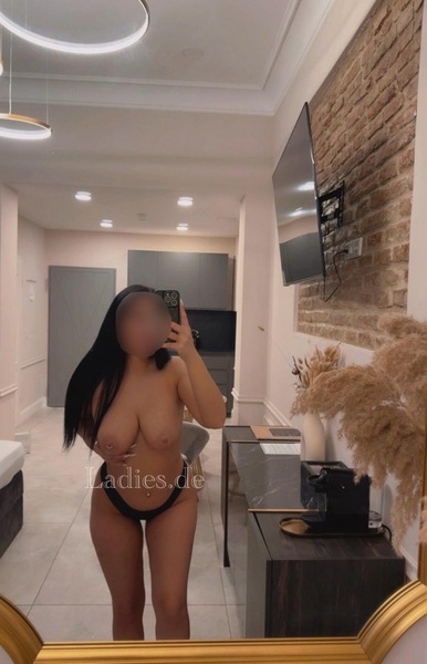 Foto von Leyla Queen of Squ*rting & Dominant!