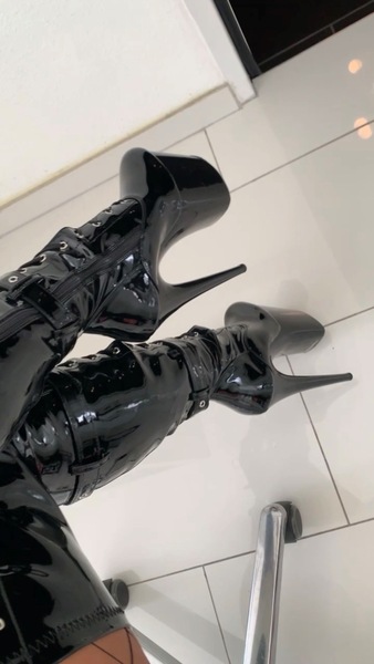 Foto von DOMINA Lady Anabell Karat