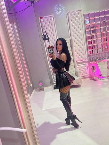 Foto von DOMINA Lady Anabell Karat