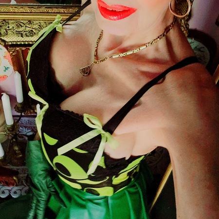 Latex-Krankenschw*ster