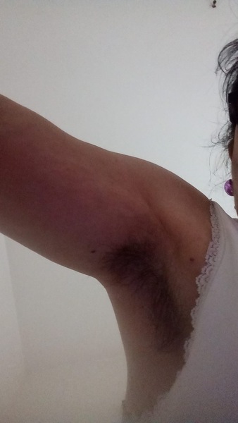 Foto von Bonnie - Intim vollbehaart! !