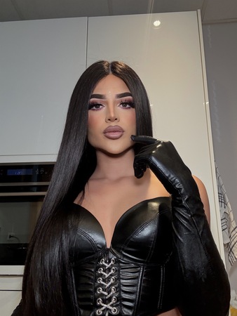 TS NINOSKA PARTY VIP, Hagen