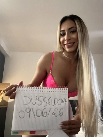 Trans Sabrina Mazi, Düsseldorf
