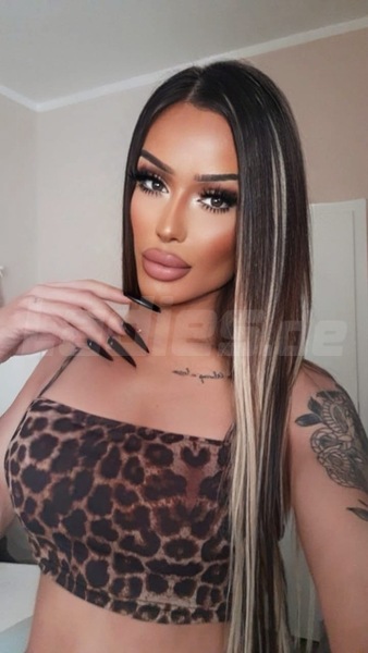 Foto von Ts Niki Lux**GANZ NEU**
