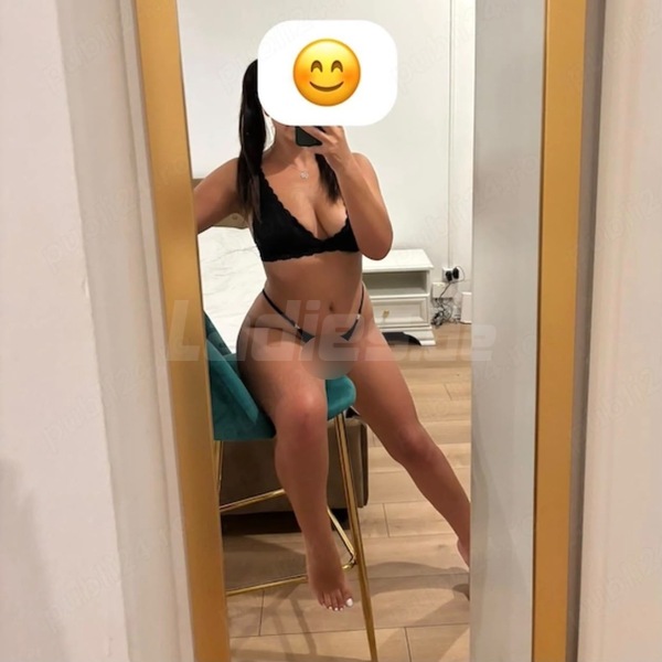 Elli 24 J. Hot