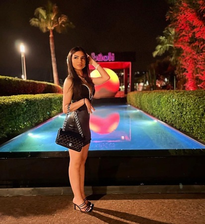 Elena ZUM erste mall in deiner Stadt, Leer