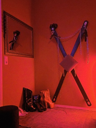 Domina Herrin Lady Luck (sucht TPE Skl.), Stelle