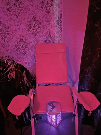 Domina Herrin Lady Luck (sucht TPE Skl.), Stelle