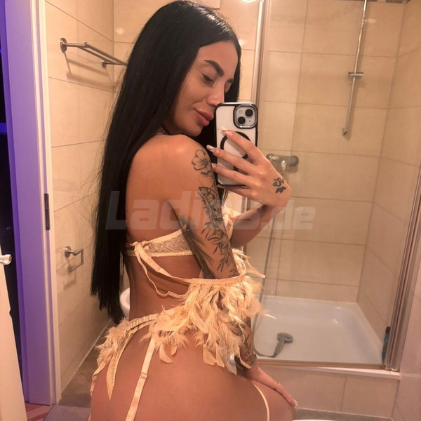 Elena Mit Originalbilder