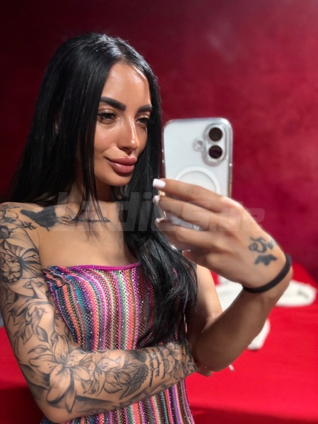 Foto von Elena Mit Originalbilder