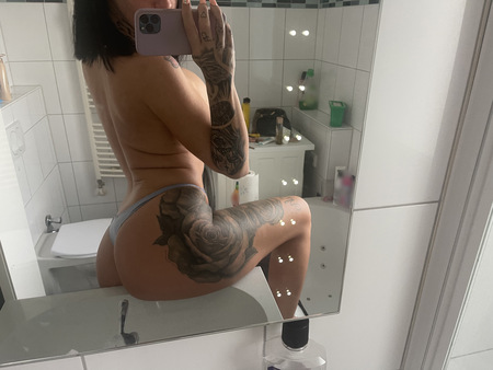 Dirty Cora Deutsch, Düsseldorf