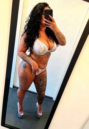 Tattoo MILF Emilia, Nürnberg