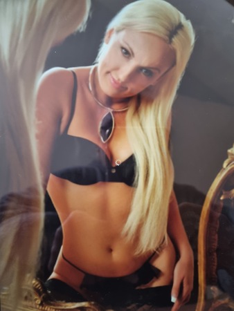 Blonde Karina ist ganz neu, nur für eine Woche, Weimar