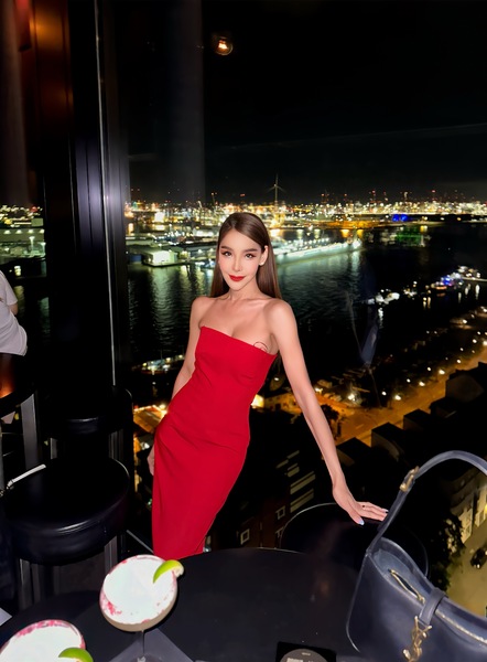 Foto von AV LINZI,  Super Hot!