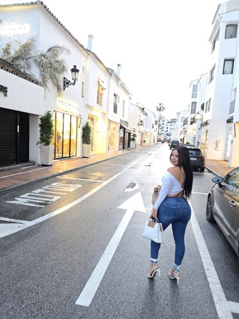 Alinda 25 Jahre, Essen