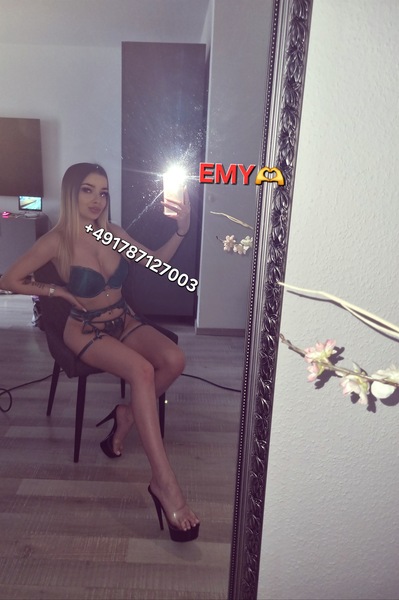 Foto von EMY SKINNY BRANDNEU