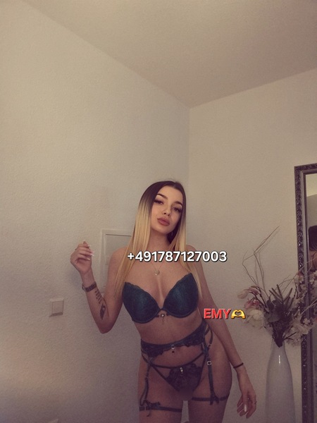 Foto von EMY SKINNY BRANDNEU