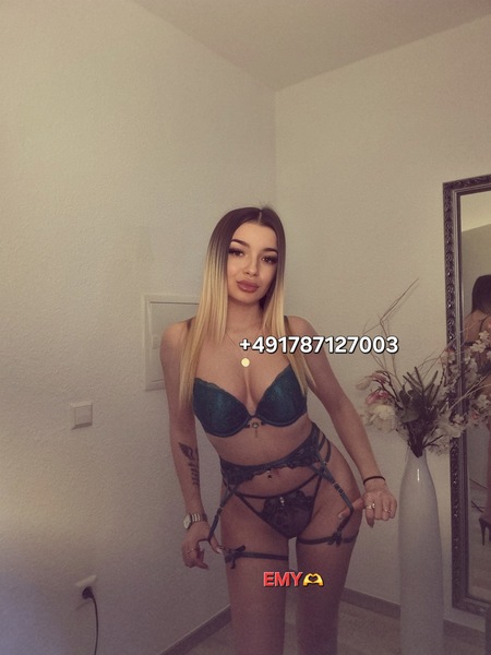 Foto von EMY SKINNY BRANDNEU